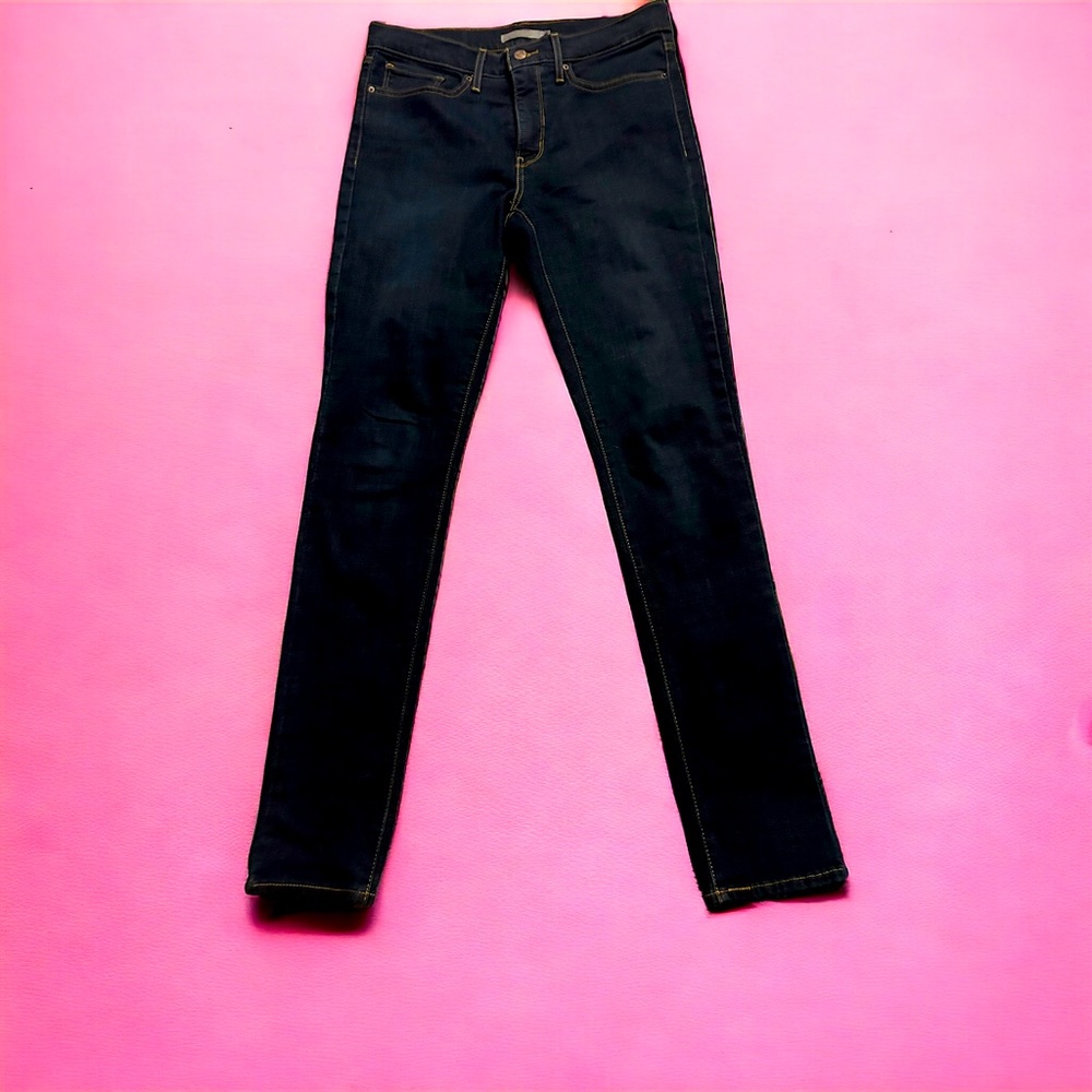 Levi 311 Shaping Dark Blue Skinny Jeans. Size 30.